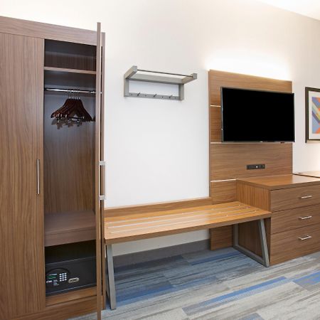 Holiday Inn Express Kansas City - At The Legends! By Ihg Bonner Springs Zimmer foto